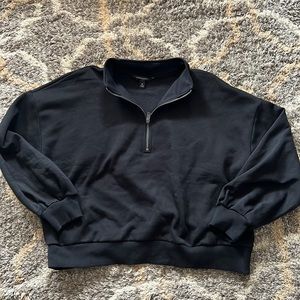 Banana Republic 1/4 zip sweatshirt. Never worn. No Tags. Size M
